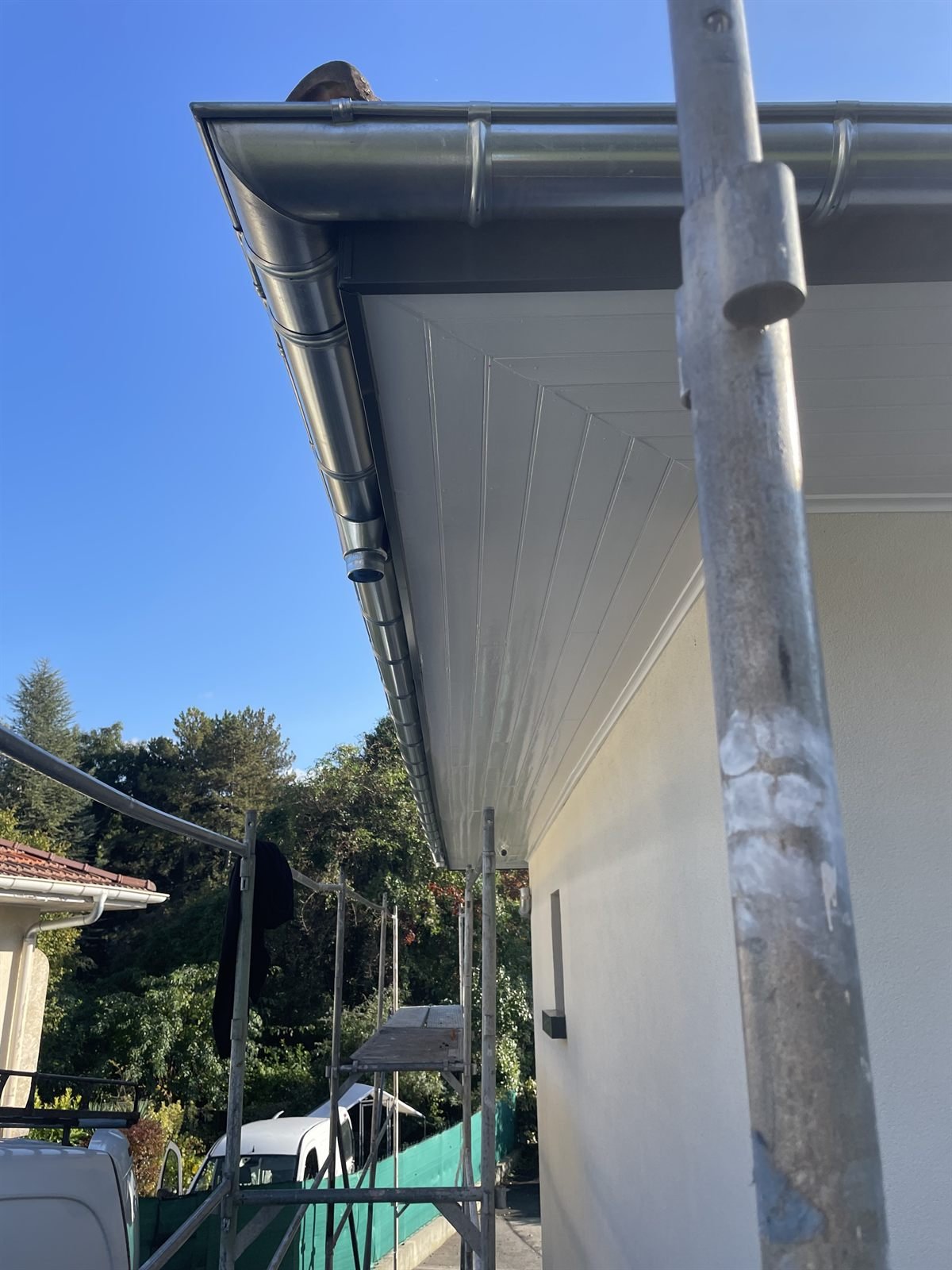 Pose de gouttière en zinc et habillage de sous-face par S.J Couverture